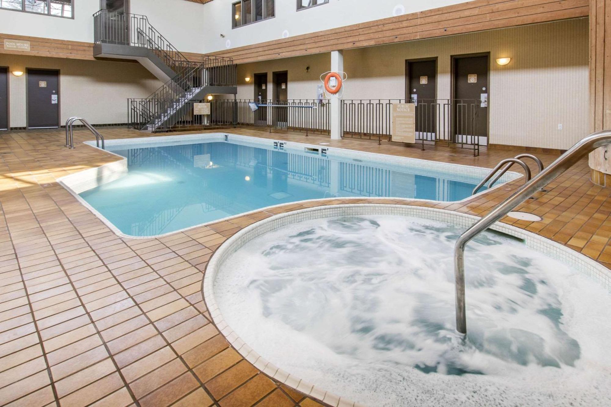 Flamingo Hotel Medicine Hat Exteriör bild
